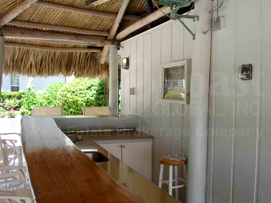 Gulf Bay Apartments Outdoor Kitchen